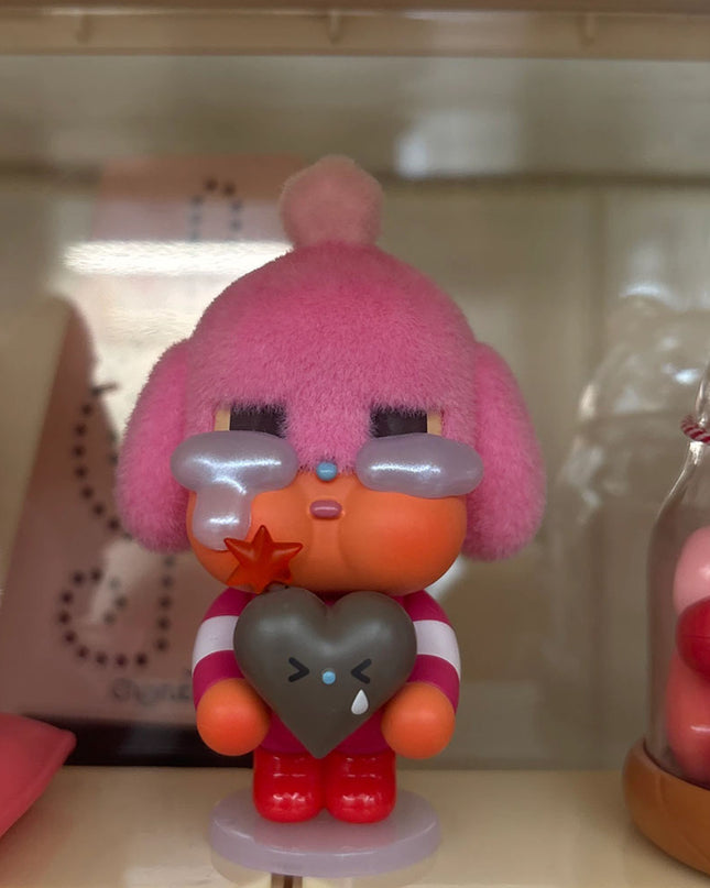 Crybaby Crying For Love Series Stolen Heart vinyl figure 7cm front view