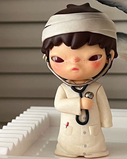 Hirono City of Mercy Series vinyl figure Healer character front view