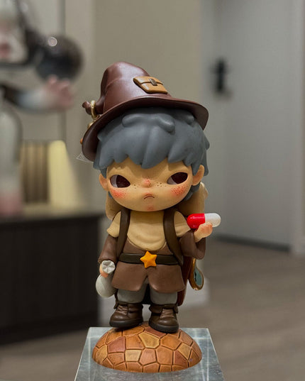 Hirono Le Petit Prince Series vinyl figure 8cm The Merchant character front view