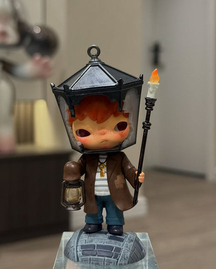 Hirono Le Petit Prince Series vinyl figure 8cm The Lamplighter character front view